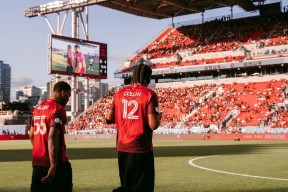 英雄联盟正版下载-多伦多猛龙发布备战花絮，今晚篮板制胜，NBA季后赛任务艰巨，身体对抗强度拉满的简单介绍