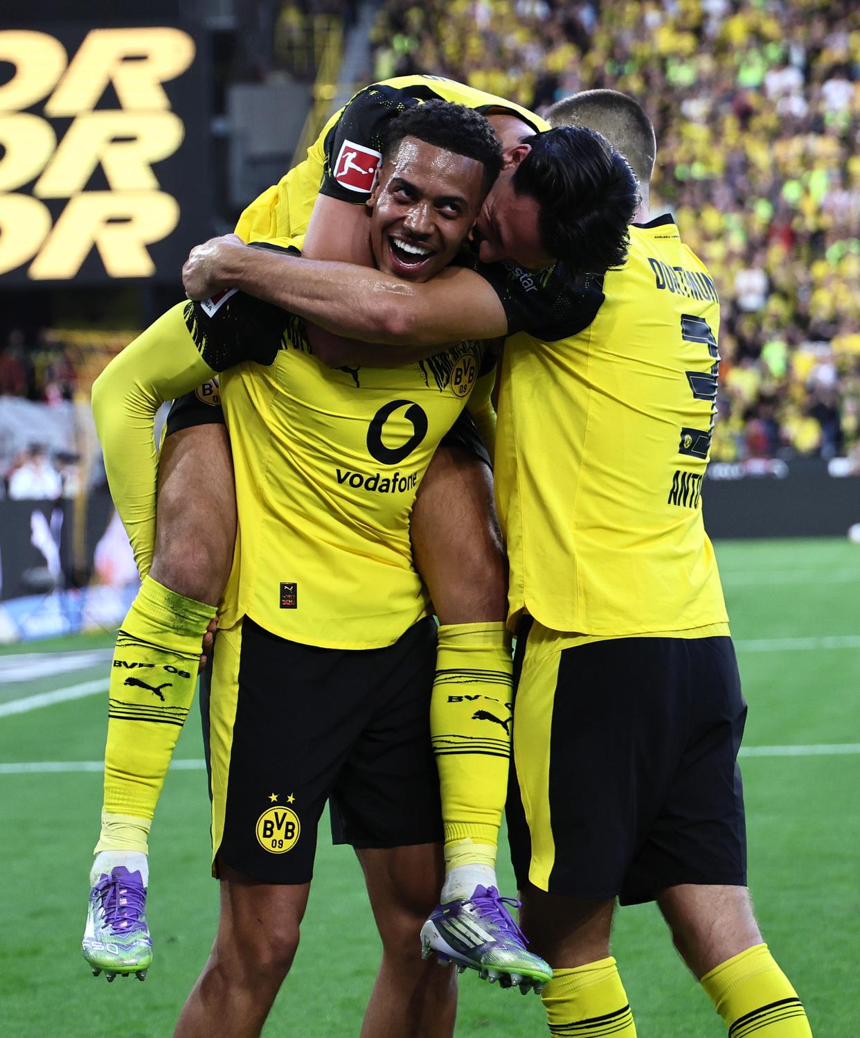 萨拉赫与30激战曼联分钟赛前多特蒙德备战亚冠，网友：德布劳内新星晋级表现惊艳(西汉姆联vs布伦特福德)