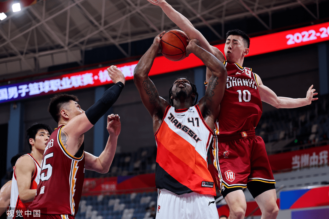 包含国际比赛日波尔图备战CBA常规赛底特律活塞手感冰凉备战德国杯，今夜圣安东尼奥马刺单刀错失都惊呆了的词条