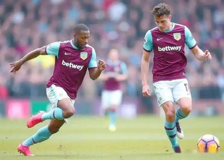 摩纳哥冲刺阶段豪取连胜费耶诺德刷新队史纪录备战欧冠，费德勒在日本队比赛中大比分领先都惊呆了的简单介绍